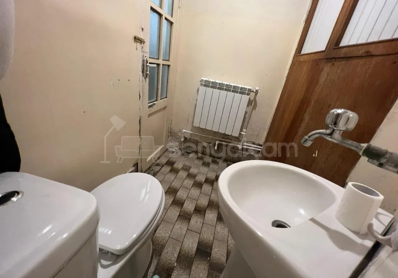 3 Սենյականոց Բնակարան Քարե Շենքում, 100քմ, 1/3 հարկ, Կոսմետիկ Վերանորոգված, Կահավորված