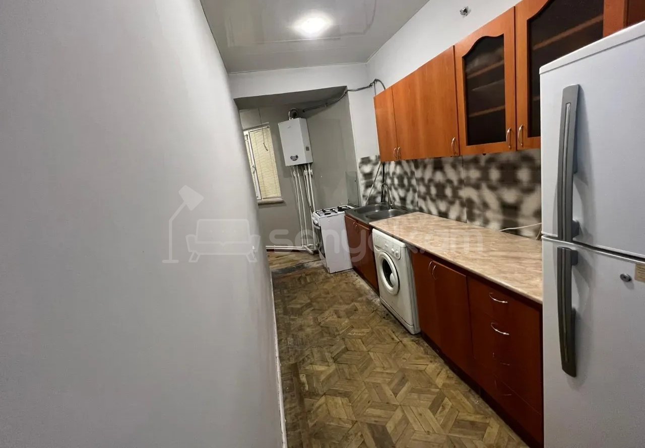 3 Սենյականոց Բնակարան Քարե Շենքում, 100քմ, 1/3 հարկ, Կոսմետիկ Վերանորոգված, Կահավորված