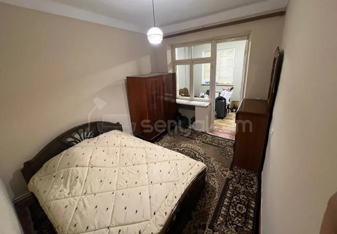 3 Սենյականոց Բնակարան Քարե Շենքում, 100քմ, 1/3 հարկ, Կոսմետիկ Վերանորոգված, Կահավորված