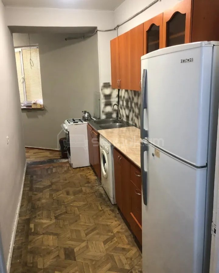 3 Սենյականոց Բնակարան Քարե Շենքում, 100քմ, 1/3 հարկ, Կոսմետիկ Վերանորոգված, Կահավորված