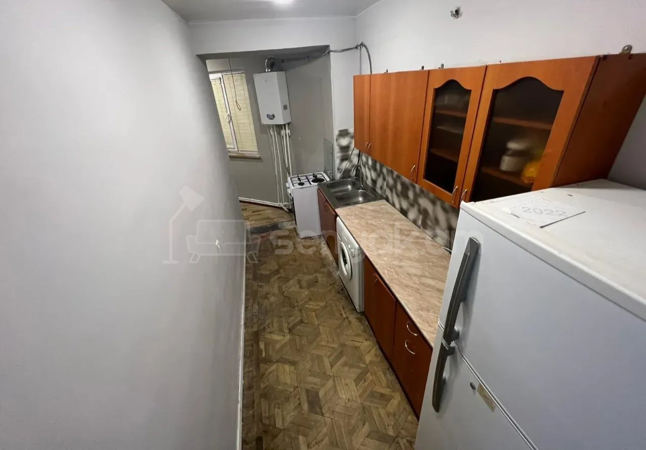 3 Սենյականոց Բնակարան Քարե Շենքում, 100քմ, 1/3 հարկ, Կոսմետիկ Վերանորոգված, Կահավորված