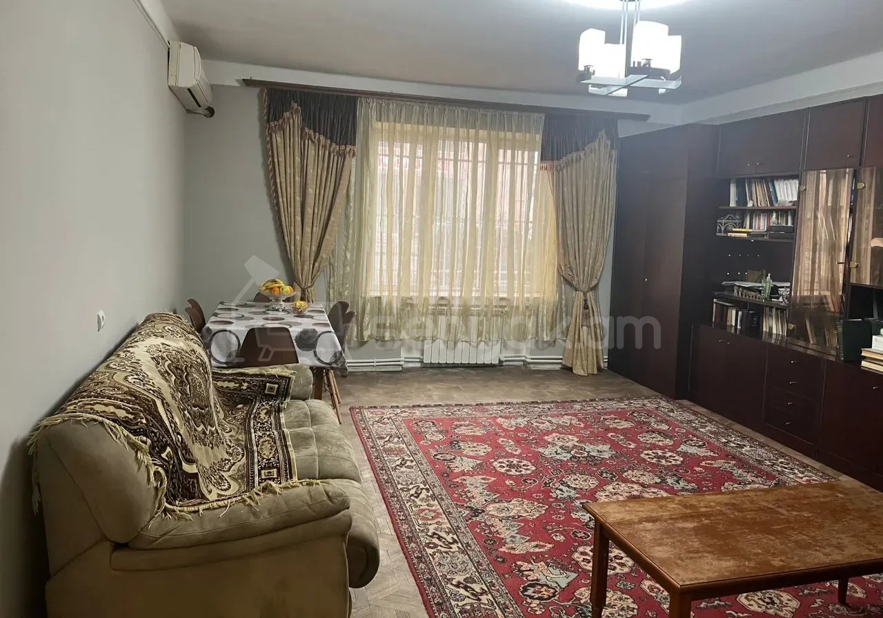 3 Սենյականոց Բնակարան Քարե Շենքում, 100քմ, 1/3 հարկ, Կոսմետիկ Վերանորոգված, Կահավորված