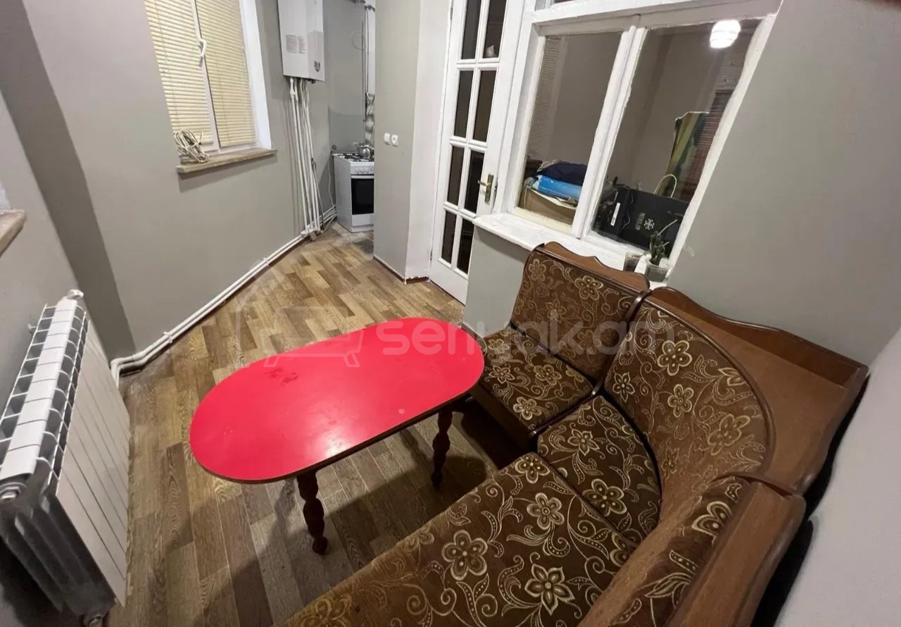 3 Սենյականոց Բնակարան Քարե Շենքում, 100քմ, 1/3 հարկ, Կոսմետիկ Վերանորոգված, Կահավորված