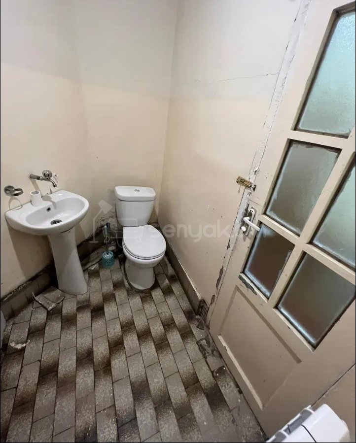 3 Սենյականոց Բնակարան Քարե Շենքում, 100քմ, 1/3 հարկ, Կոսմետիկ Վերանորոգված, Կահավորված