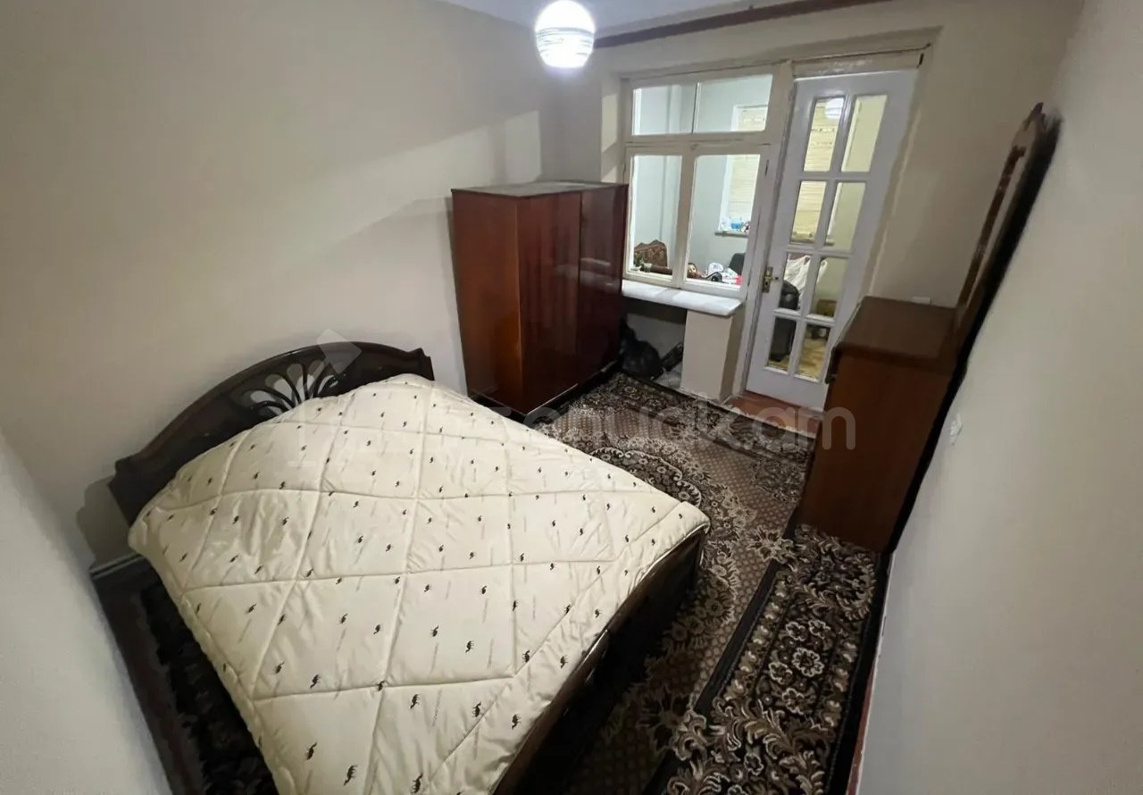 3 Սենյականոց Բնակարան Քարե Շենքում, 100քմ, 1/3 հարկ, Կոսմետիկ Վերանորոգված, Կահավորված