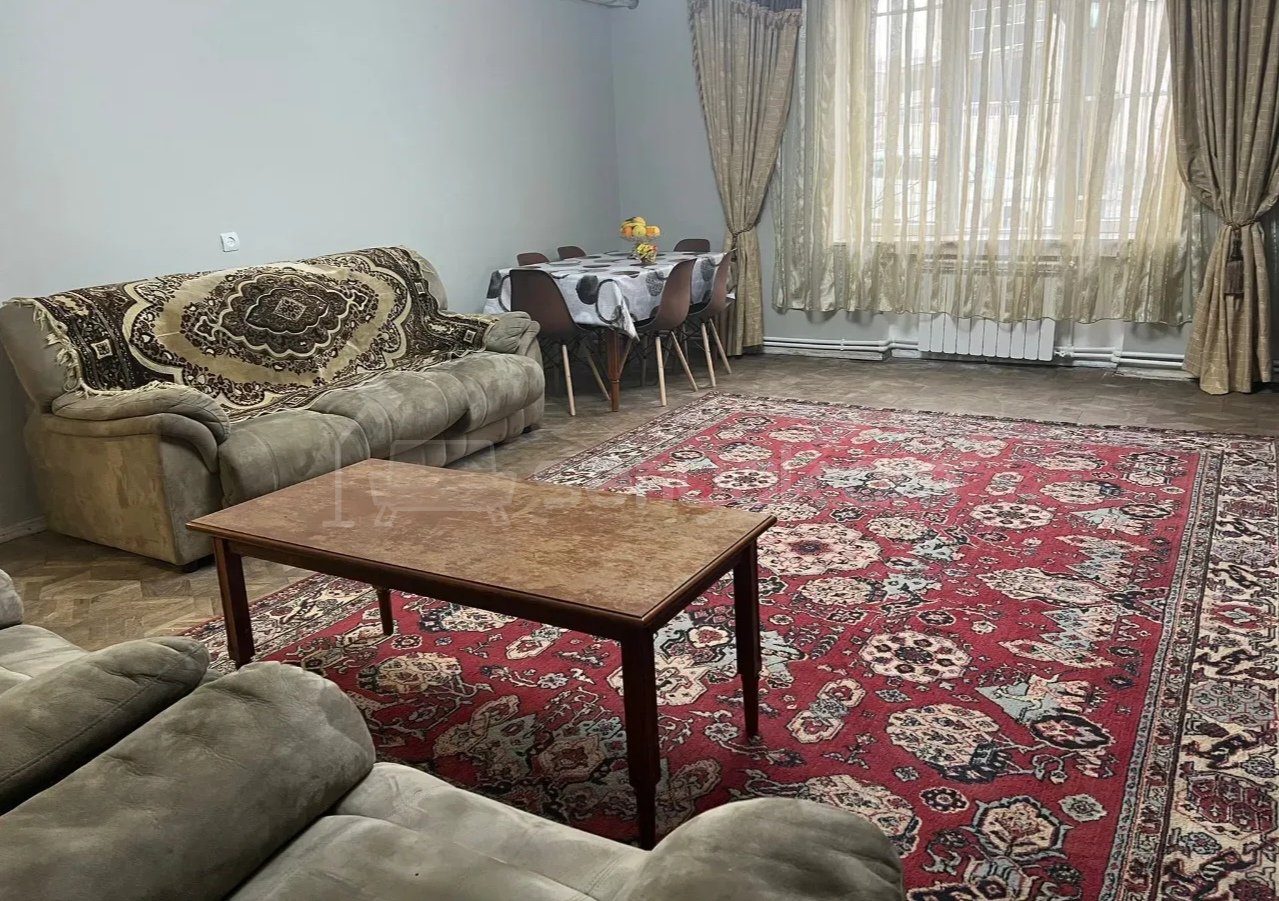 3 Սենյականոց Բնակարան Քարե Շենքում, 100քմ, 1/3 հարկ, Կոսմետիկ Վերանորոգված, Կահավորված