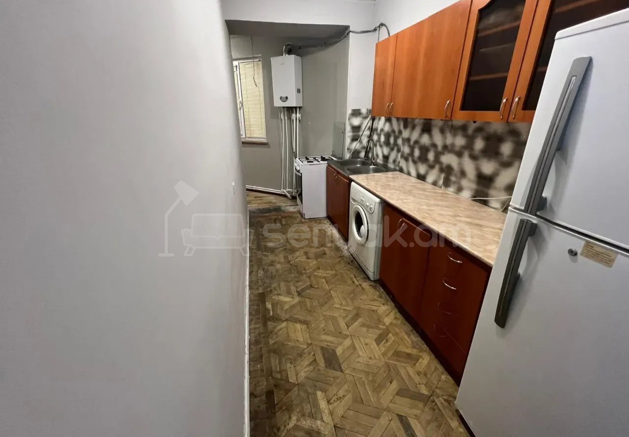 3 Սենյականոց Բնակարան Քարե Շենքում, 100քմ, 1/3 հարկ, Կոսմետիկ Վերանորոգված, Կահավորված