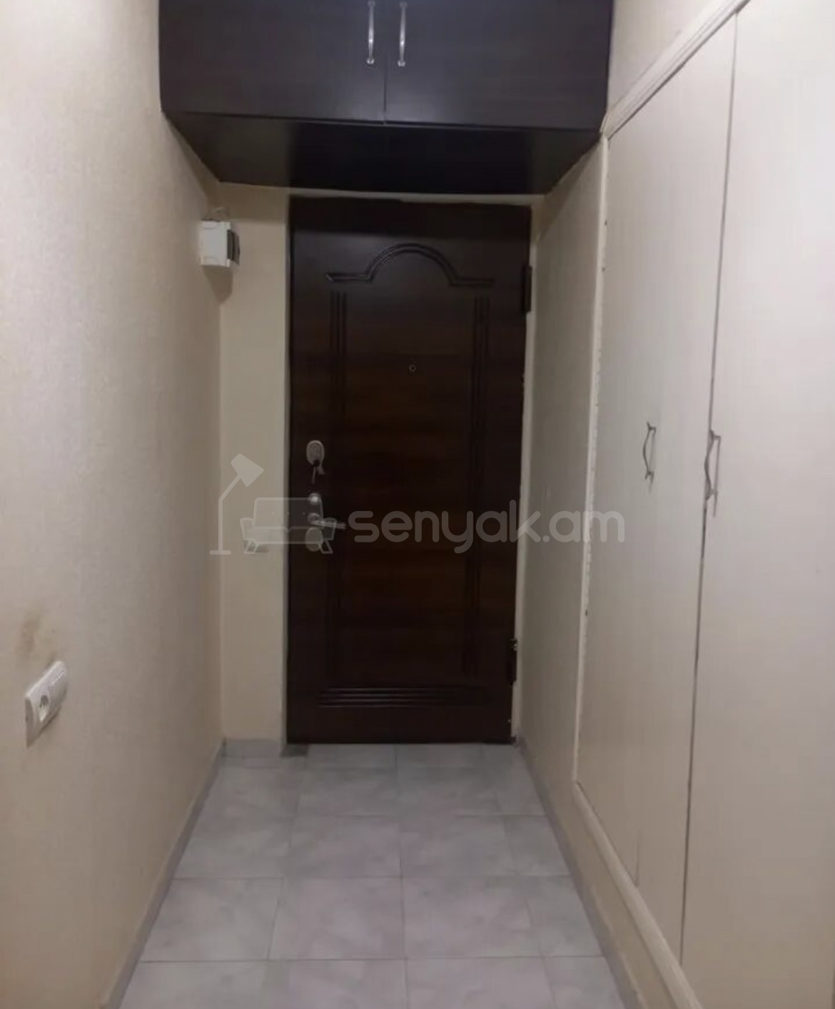 3 Սենյականոց Բնակարան Քարե Շենքում, 60քմ, 3/4 հարկ, Նորմալ Վիճակում, Կահավորված