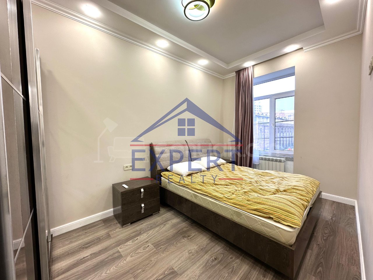 3 Սենյականոց Բնակարան Քարե Շենքում, 83քմ, 2/5 հարկ, Դիզայներական Վերանորոգված