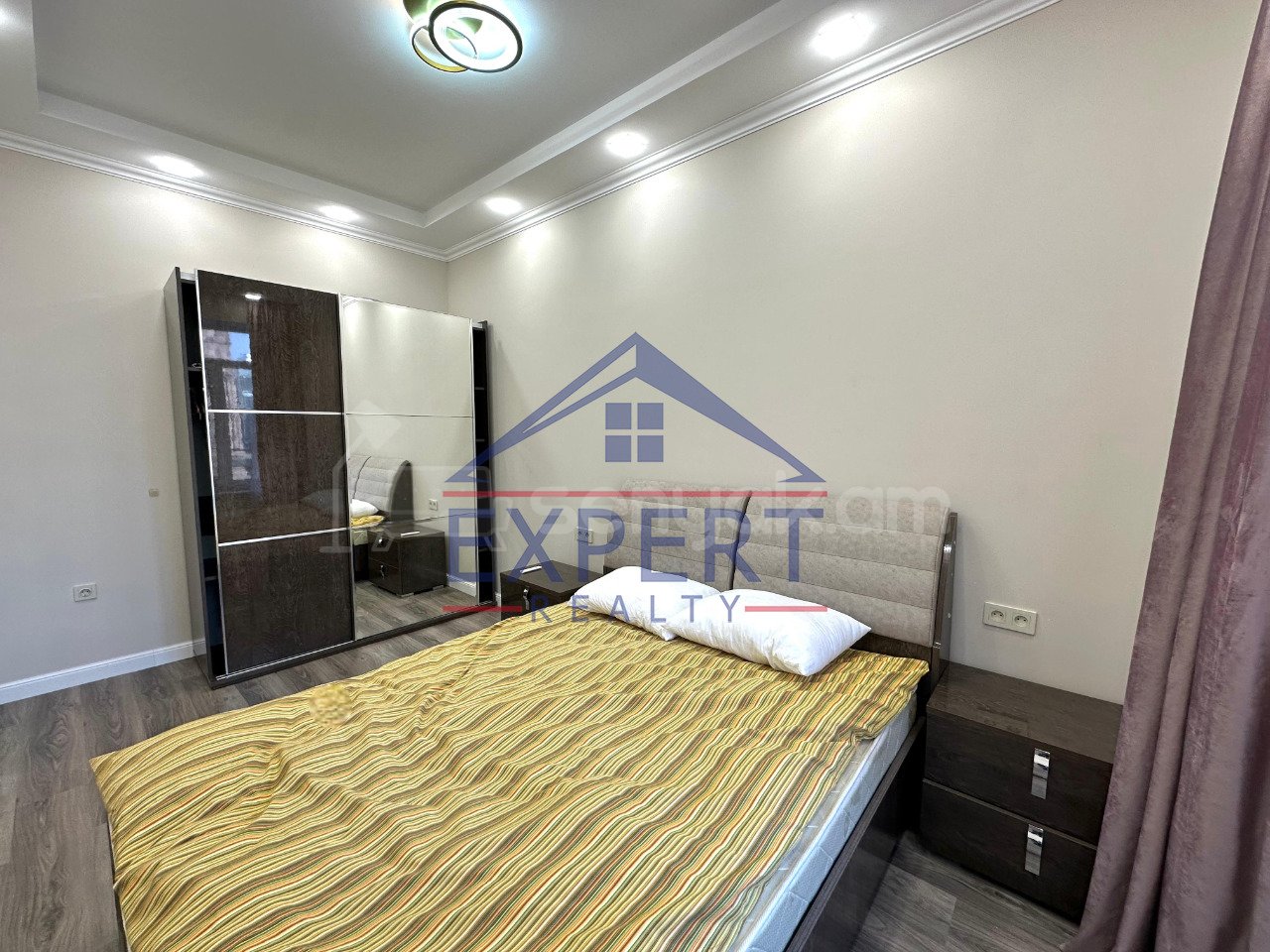 3 Սենյականոց Բնակարան Քարե Շենքում, 83քմ, 2/5 հարկ, Դիզայներական Վերանորոգված