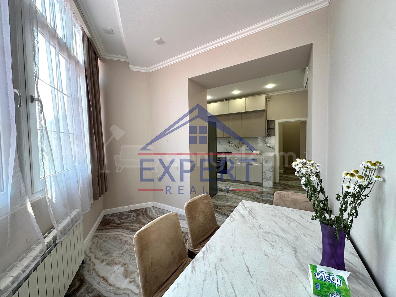 3 Սենյականոց Բնակարան Քարե Շենքում, 83քմ, 2/5 հարկ, Դիզայներական Վերանորոգված