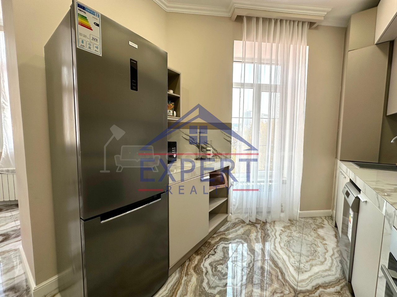 3 Սենյականոց Բնակարան Քարե Շենքում, 83քմ, 2/5 հարկ, Դիզայներական Վերանորոգված