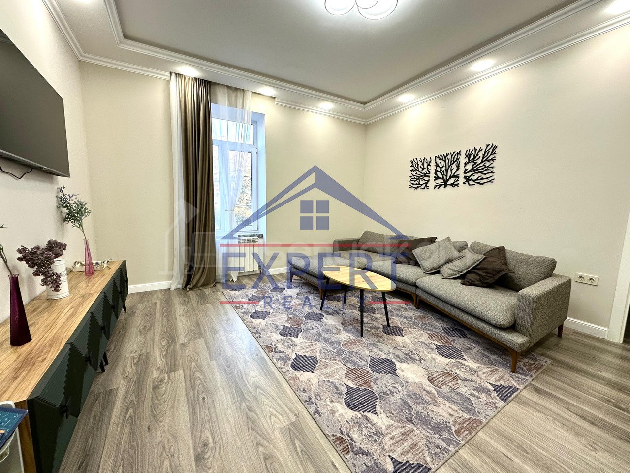 3 Սենյականոց Բնակարան Քարե Շենքում, 83քմ, 2/5 հարկ, Դիզայներական Վերանորոգված