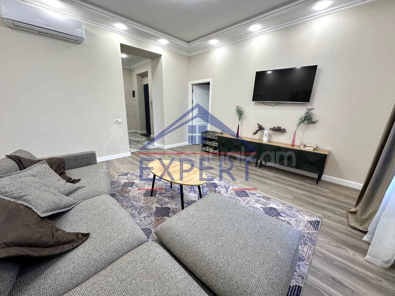 3 Սենյականոց Բնակարան Քարե Շենքում, 83քմ, 2/5 հարկ, Դիզայներական Վերանորոգված