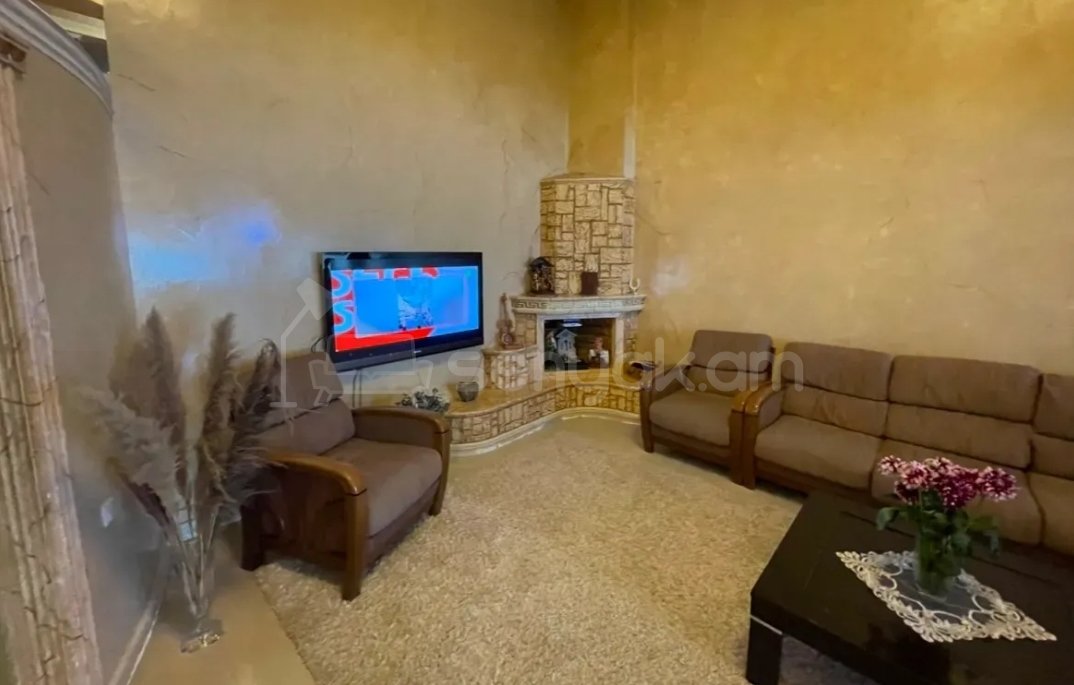 4 Սենյականոց Բնակարան Քարե Շենքում, 108քմ, 2/6 հարկ, Կապիտալ Վերանորոգված, Կահավորված, Արևկող