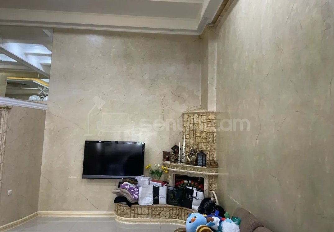 4 Սենյականոց Բնակարան Քարե Շենքում, 108քմ, 2/6 հարկ, Կապիտալ Վերանորոգված, Կահավորված, Արևկող