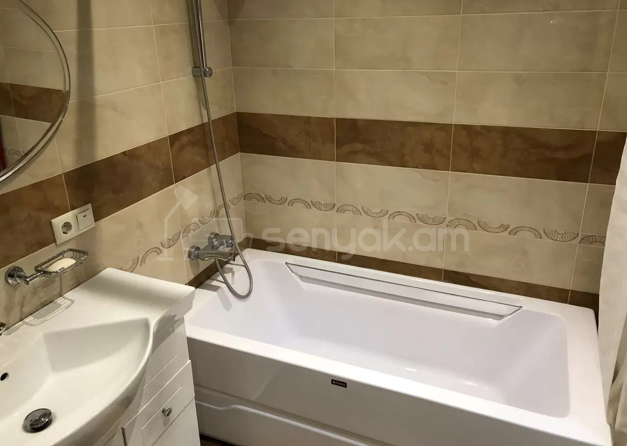 2 Սենյականոց Բնակարան Քարե Շենքում, 60քմ, 3/5 հարկ, Կապիտալ Վերանորոգված