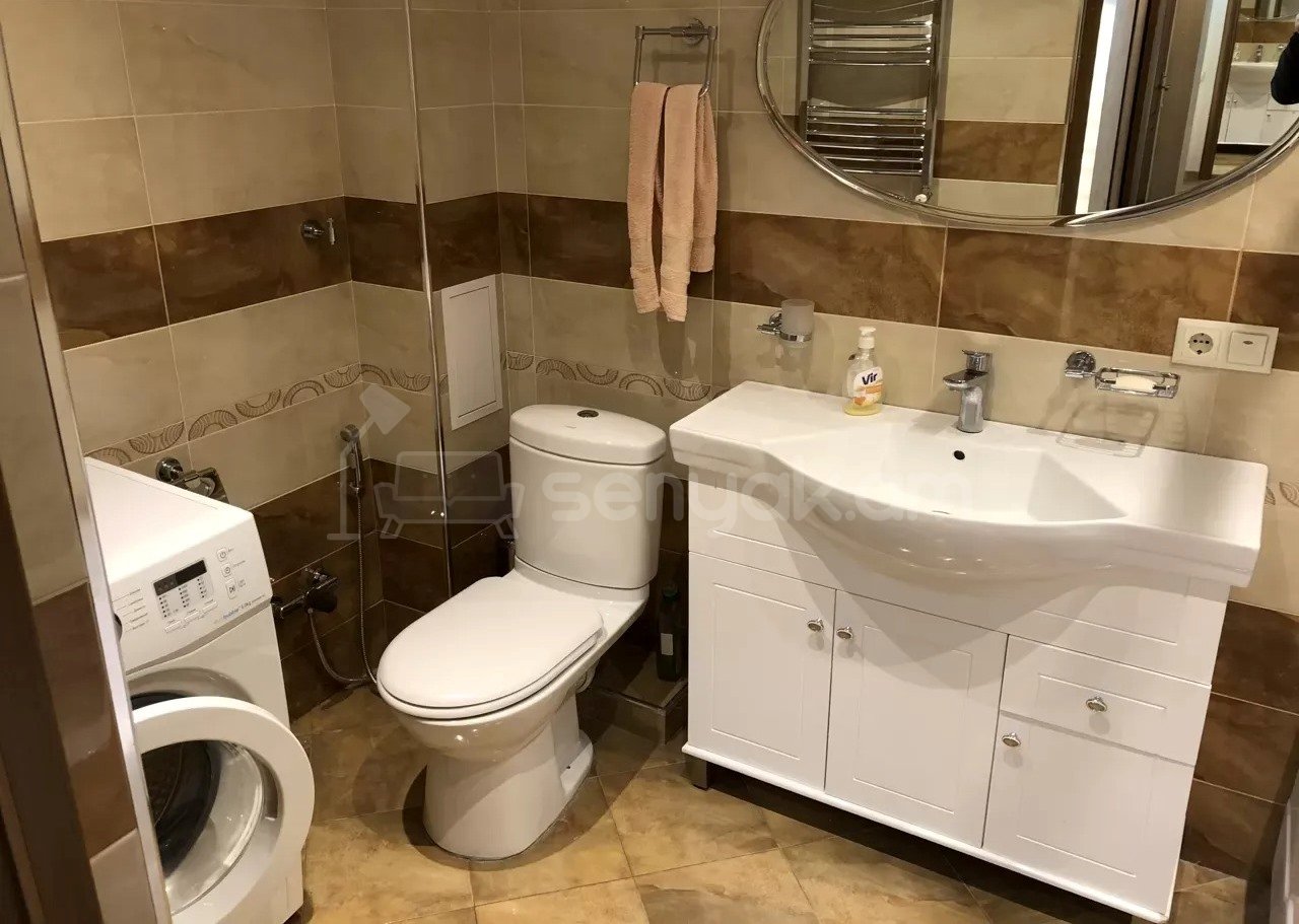 2 Սենյականոց Բնակարան Քարե Շենքում, 60քմ, 3/5 հարկ, Կապիտալ Վերանորոգված