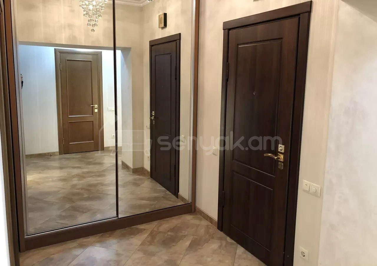 2 Սենյականոց Բնակարան Քարե Շենքում, 60քմ, 3/5 հարկ, Կապիտալ Վերանորոգված