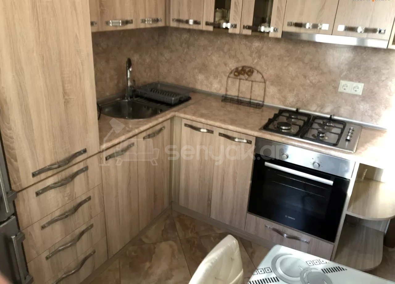 2 Սենյականոց Բնակարան Քարե Շենքում, 60քմ, 3/5 հարկ, Կապիտալ Վերանորոգված