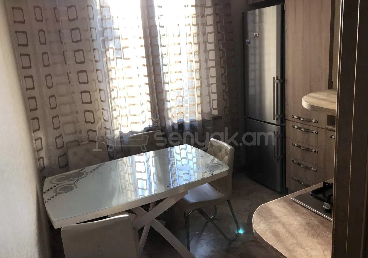 2 Սենյականոց Բնակարան Քարե Շենքում, 60քմ, 3/5 հարկ, Կապիտալ Վերանորոգված