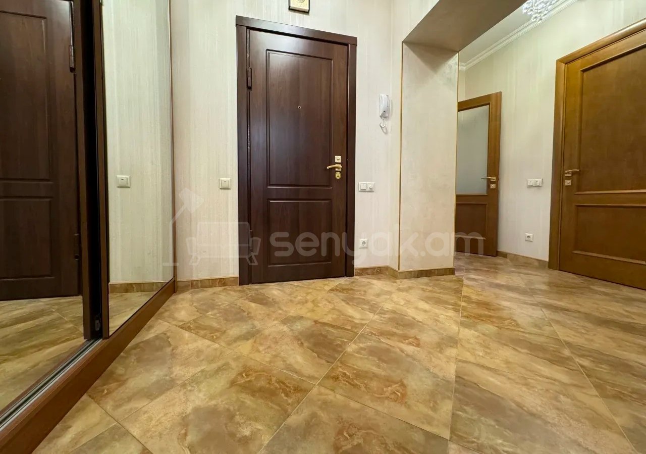 2 Սենյականոց Բնակարան Քարե Շենքում, 60քմ, 3/5 հարկ, Կապիտալ Վերանորոգված