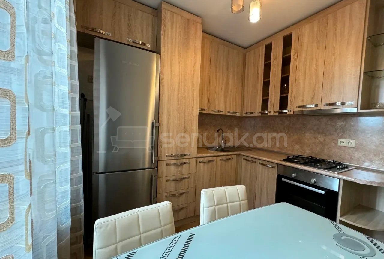 2 Սենյականոց Բնակարան Քարե Շենքում, 60քմ, 3/5 հարկ, Կապիտալ Վերանորոգված