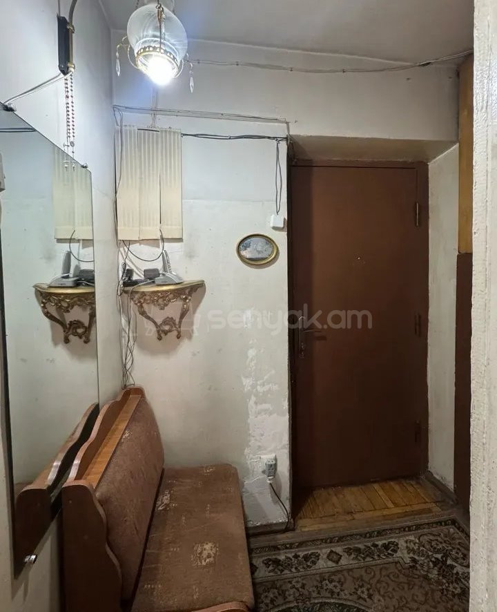 1 Սենյականոց Բնակարան Քարե Շենքում, 31քմ, 5/5 հարկ, Նորմալ Վիճակում