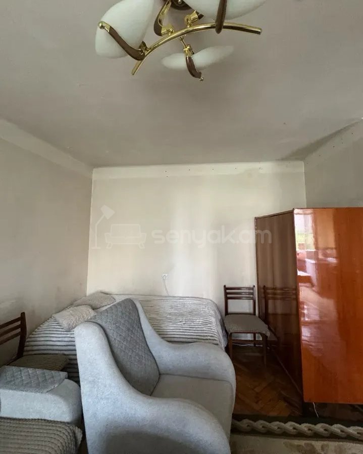 1 Սենյականոց Բնակարան Քարե Շենքում, 31քմ, 5/5 հարկ, Նորմալ Վիճակում