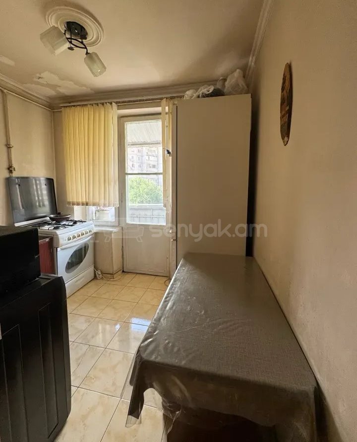 1 Սենյականոց Բնակարան Քարե Շենքում, 31քմ, 5/5 հարկ, Նորմալ Վիճակում