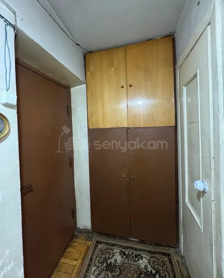 1 Սենյականոց Բնակարան Քարե Շենքում, 31քմ, 5/5 հարկ, Նորմալ Վիճակում