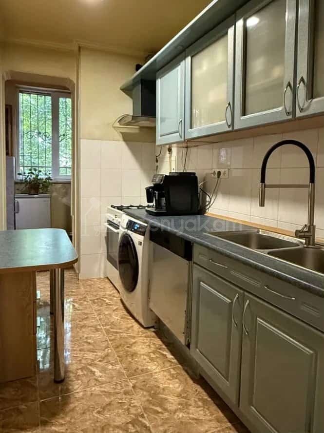 2 Սենյականոց Բնակարան Քարե Շենքում, 64քմ, 1/5 հարկ, Կապիտալ Վերանորոգված