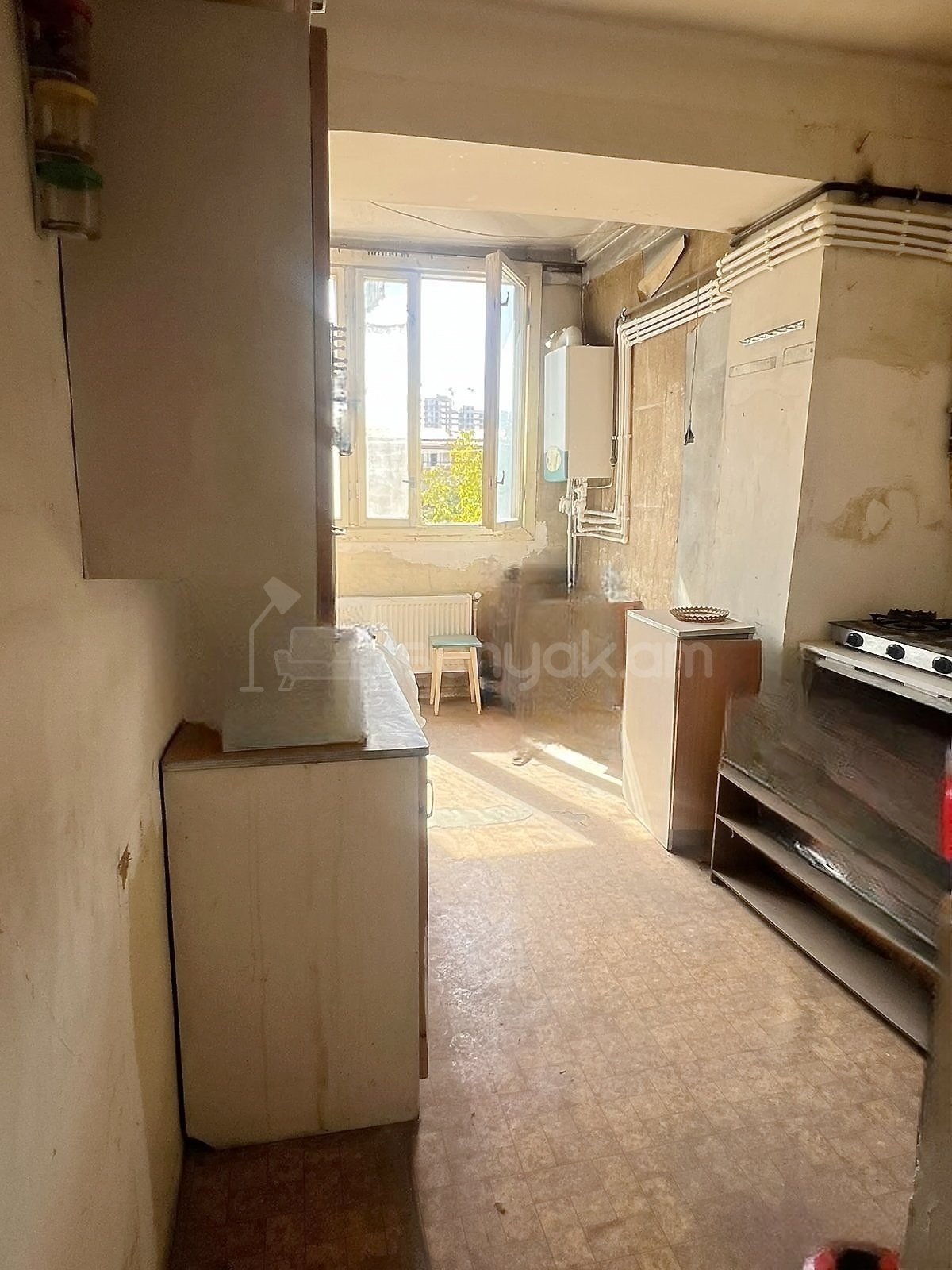 3 Սենյականոց Բնակարան Քարե Շենքում, 70քմ, 2/4 հարկ, Պետական Վիճակում