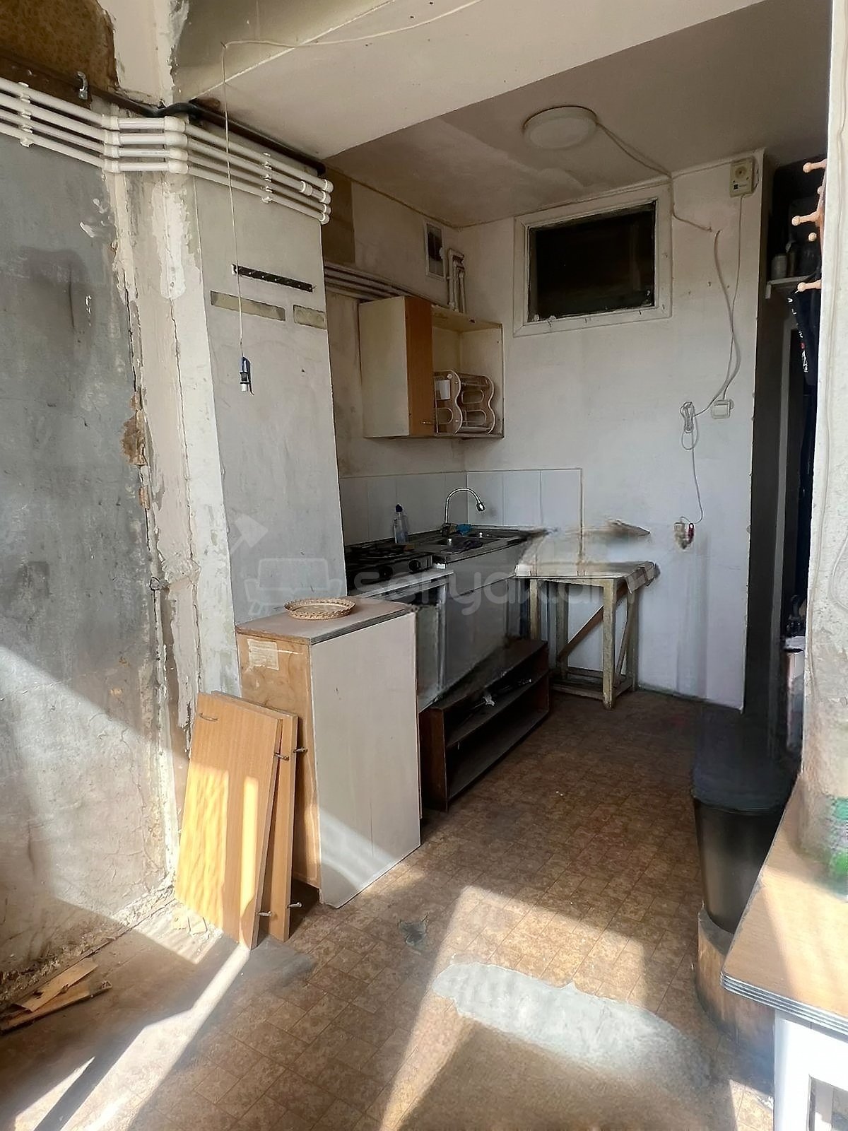 3 Սենյականոց Բնակարան Քարե Շենքում, 70քմ, 2/4 հարկ, Պետական Վիճակում