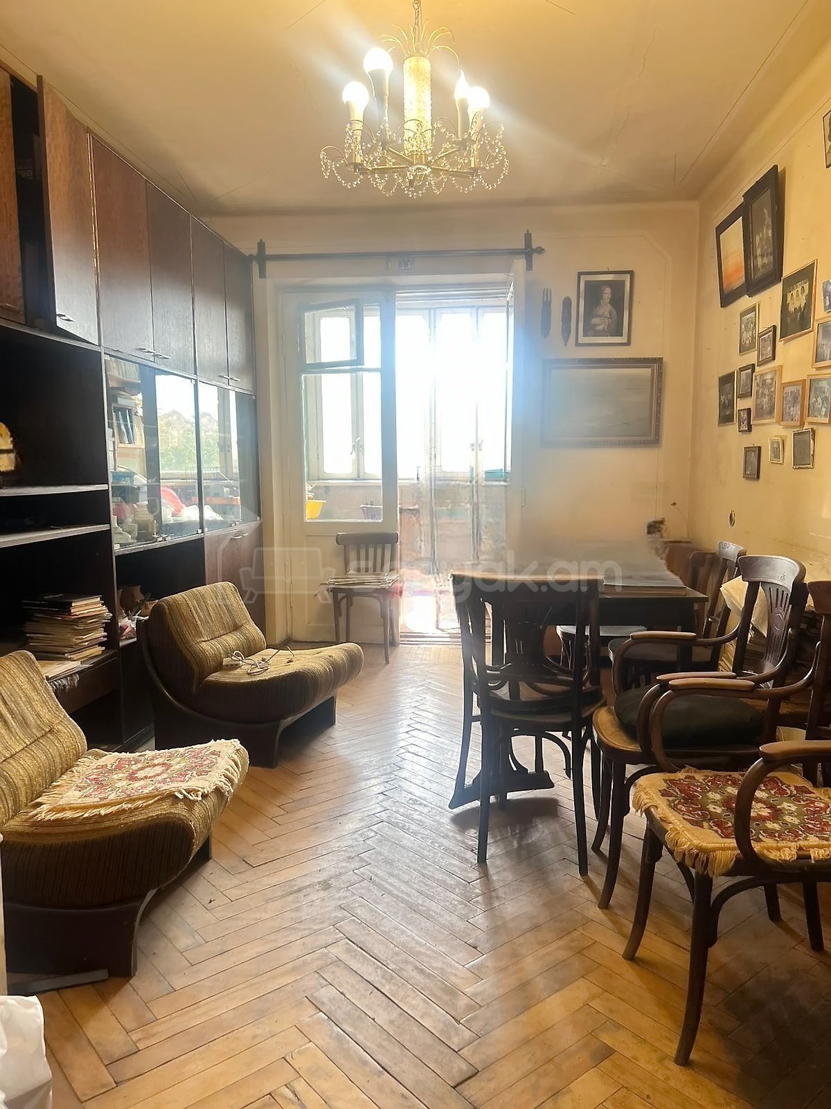 3 Սենյականոց Բնակարան Քարե Շենքում, 70քմ, 2/4 հարկ, Պետական Վիճակում