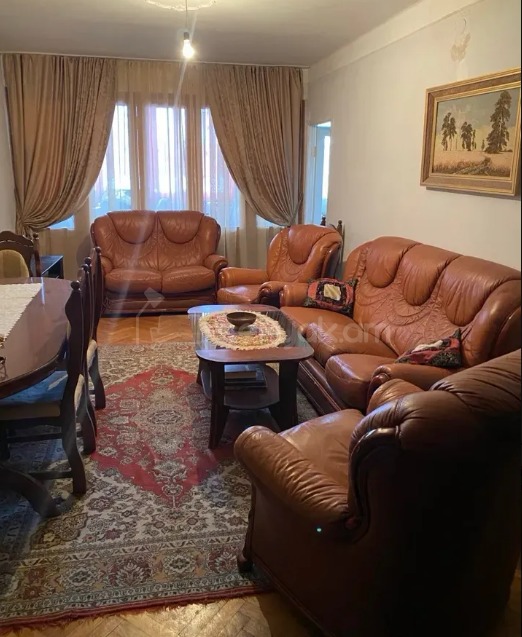 3 Սենյականոց Բնակարան Քարե Շենքում, 63քմ, 2/5 հարկ, Նորմալ Վիճակում