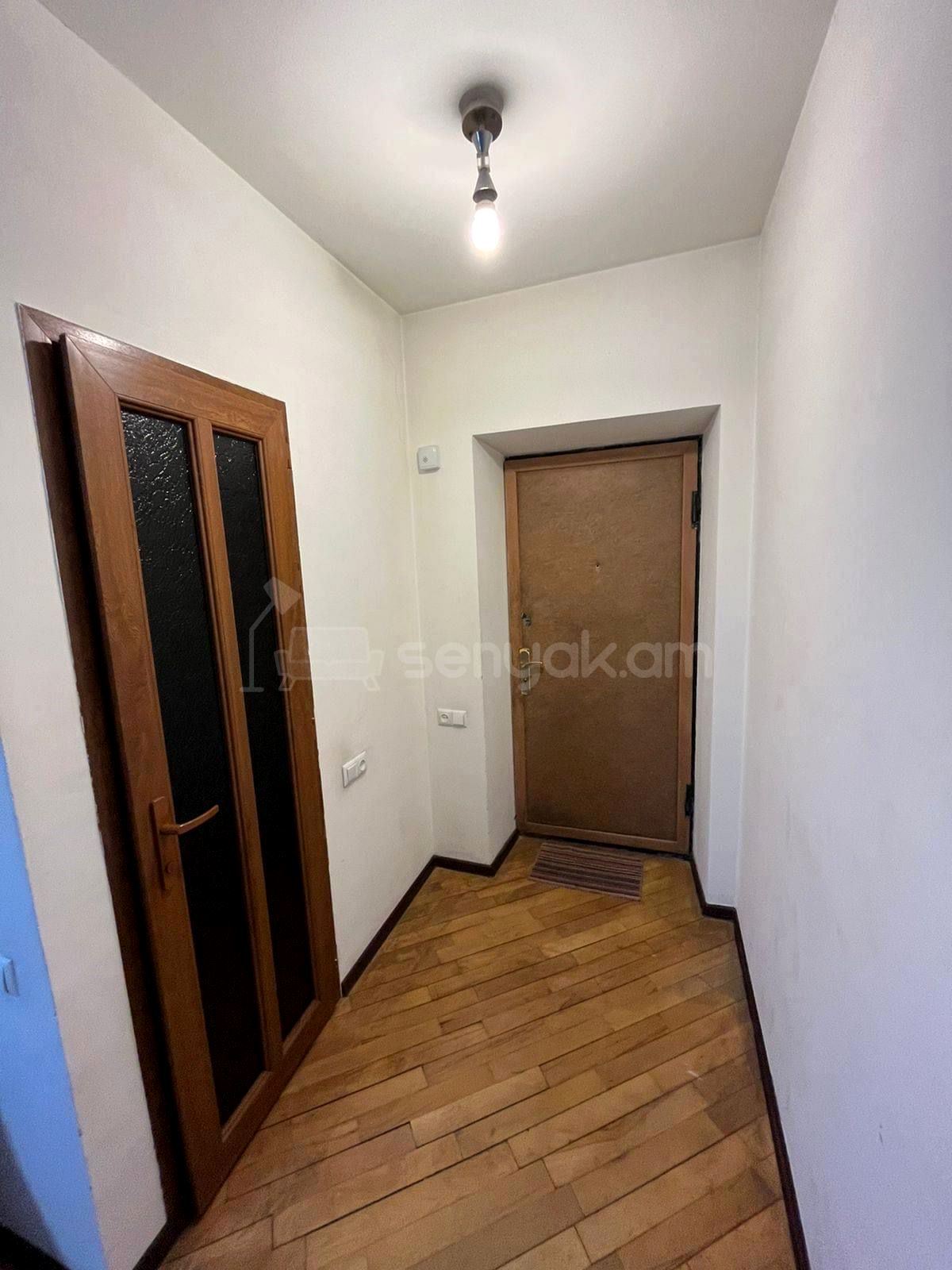 2 Սենյականոց Բնակարան Քարե Շենքում, 45քմ, 2/5 հարկ, Դիզայներական Վերանորոգված, Կահավորված, Արևկող