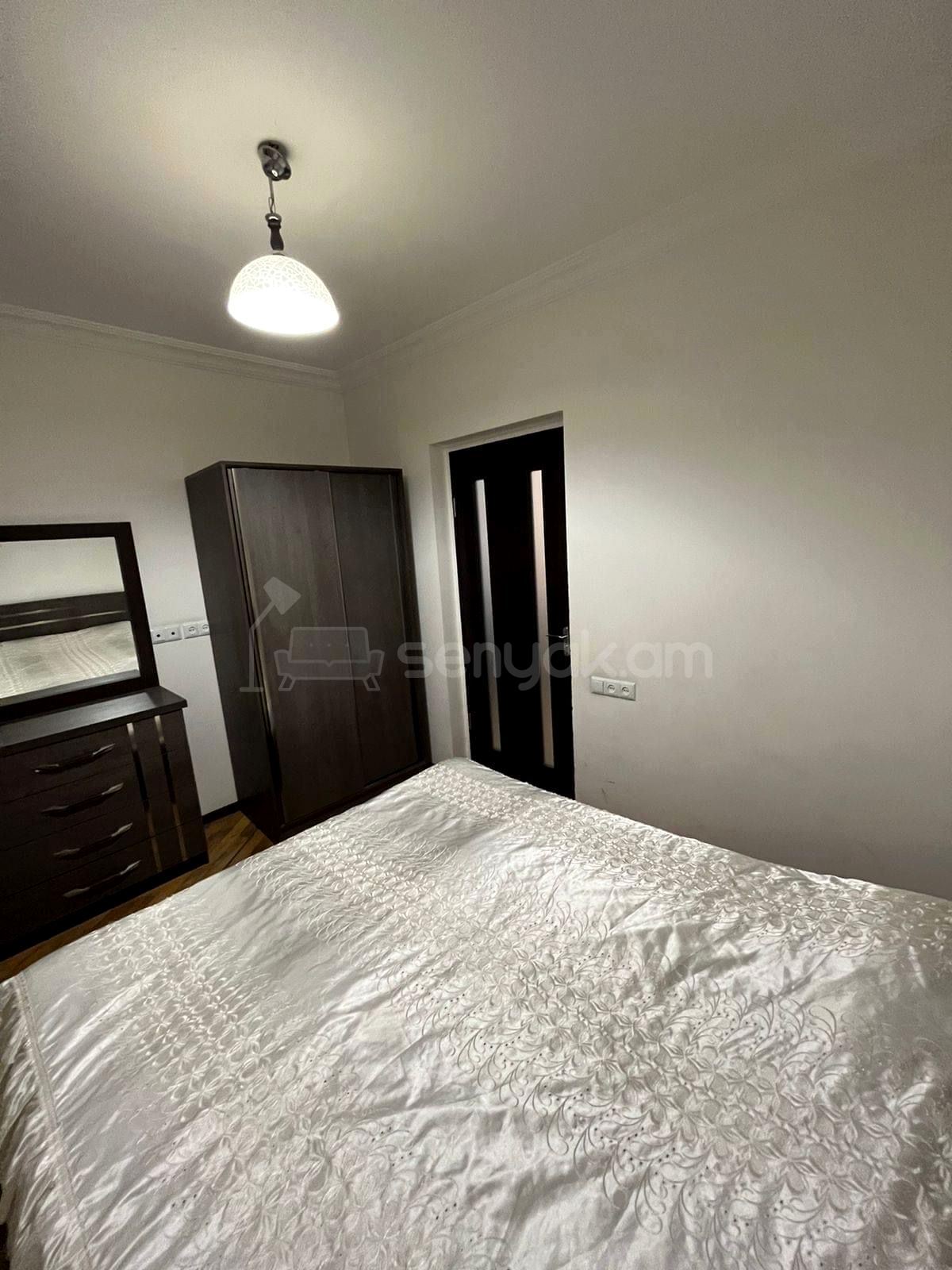 2 Սենյականոց Բնակարան Քարե Շենքում, 45քմ, 2/5 հարկ, Դիզայներական Վերանորոգված, Կահավորված, Արևկող