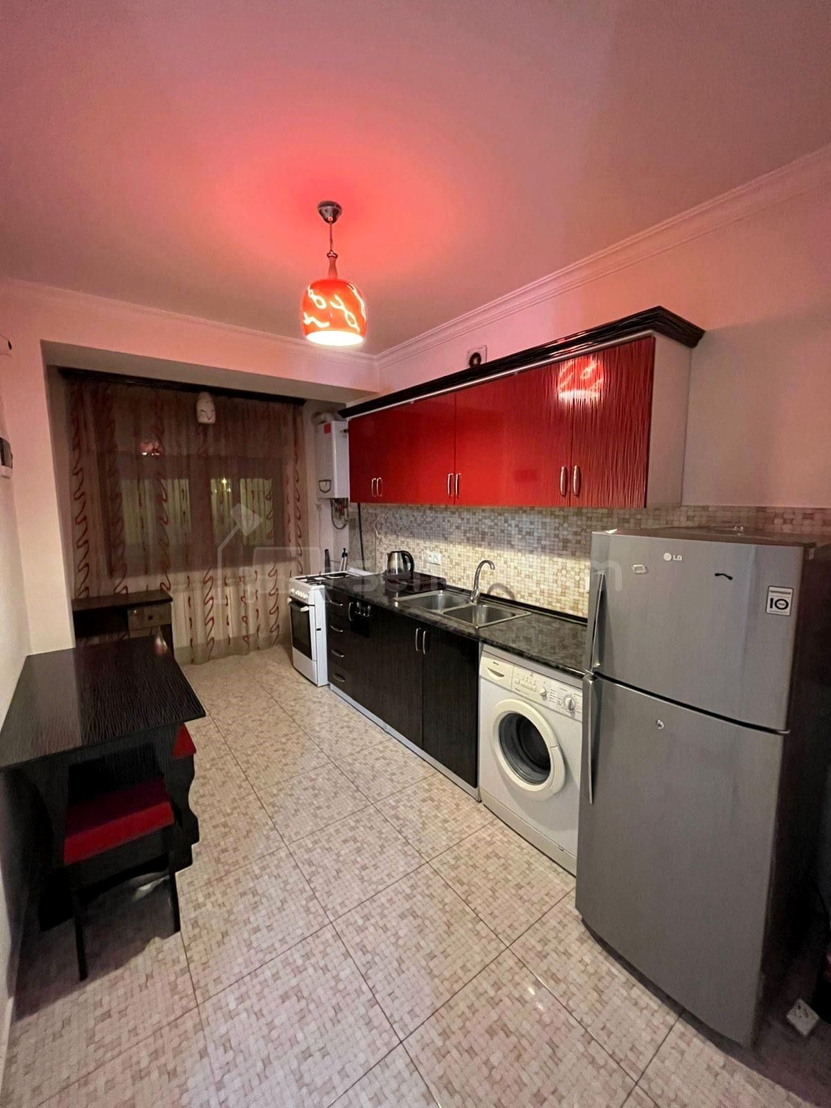 2 Սենյականոց Բնակարան Քարե Շենքում, 45քմ, 2/5 հարկ, Դիզայներական Վերանորոգված, Կահավորված, Արևկող