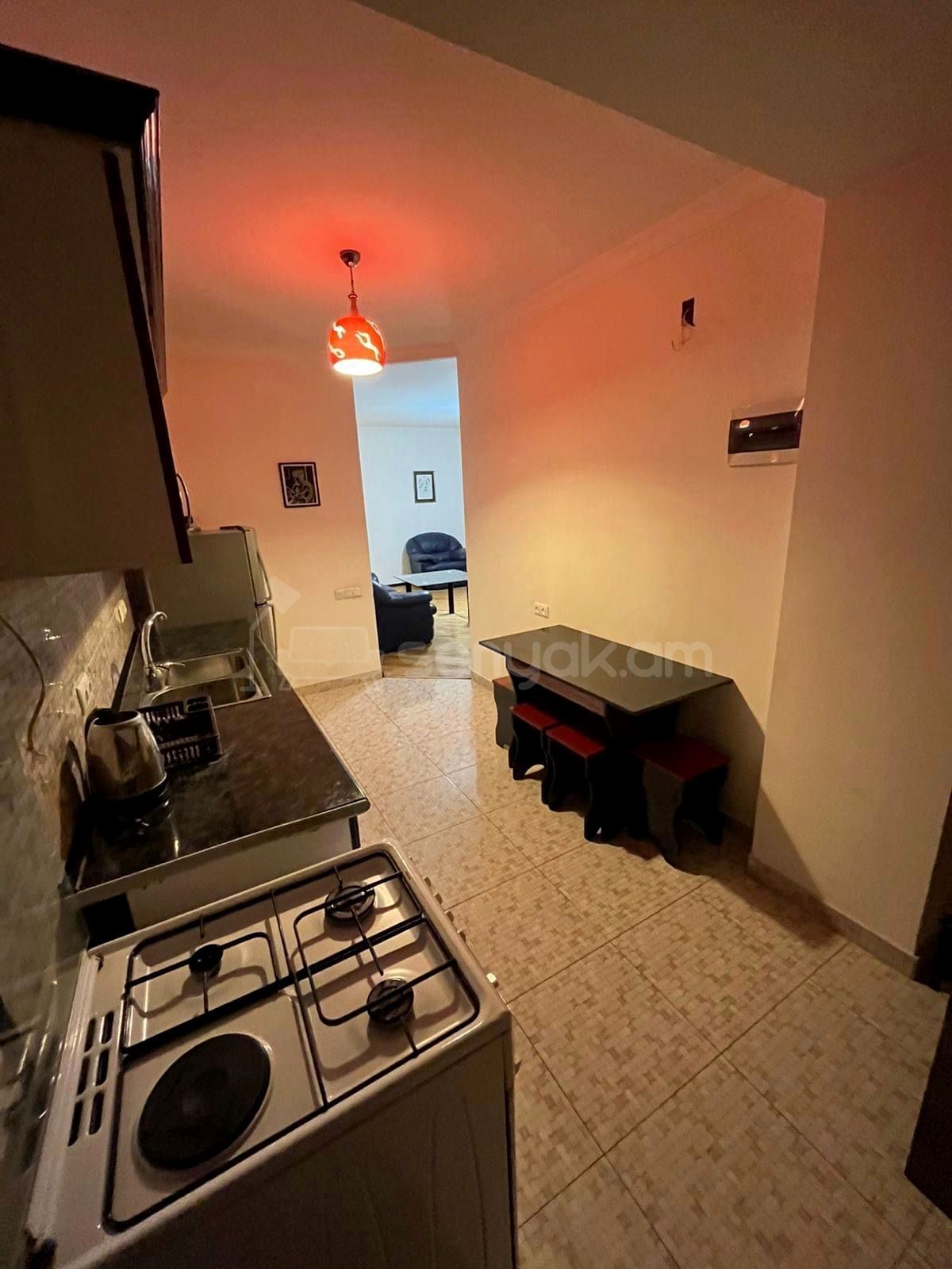 2 Սենյականոց Բնակարան Քարե Շենքում, 45քմ, 2/5 հարկ, Դիզայներական Վերանորոգված, Կահավորված, Արևկող