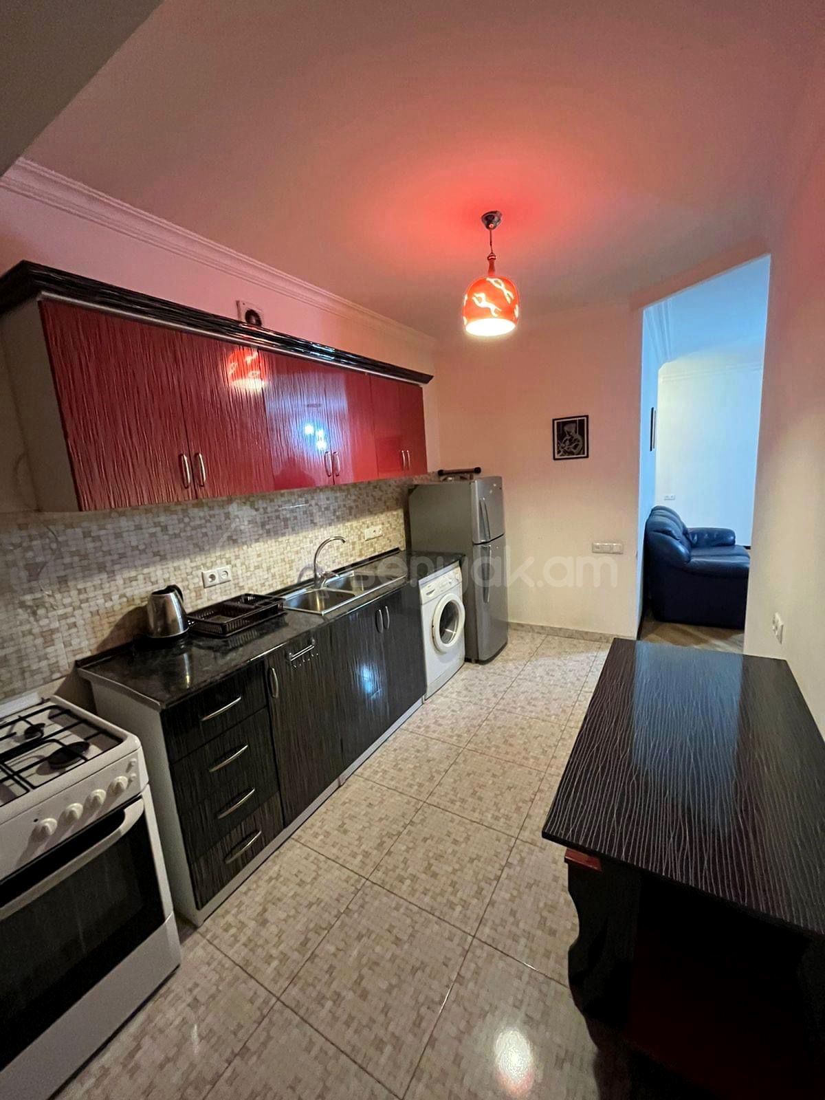 2 Սենյականոց Բնակարան Քարե Շենքում, 45քմ, 2/5 հարկ, Դիզայներական Վերանորոգված, Կահավորված, Արևկող