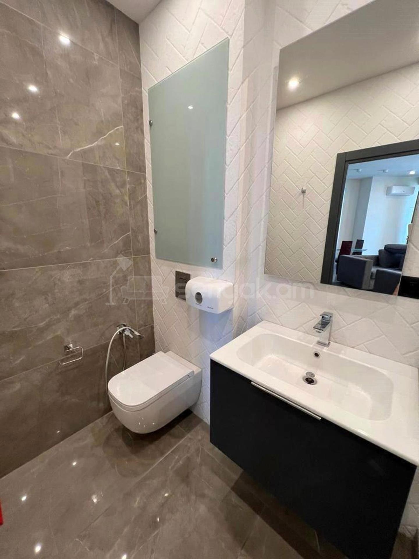 2 Սենյականոց Բնակարան, 70քմ, 13/15 հարկ, Դիզայներական Վերանորոգված, Կահավորված, Արևկող