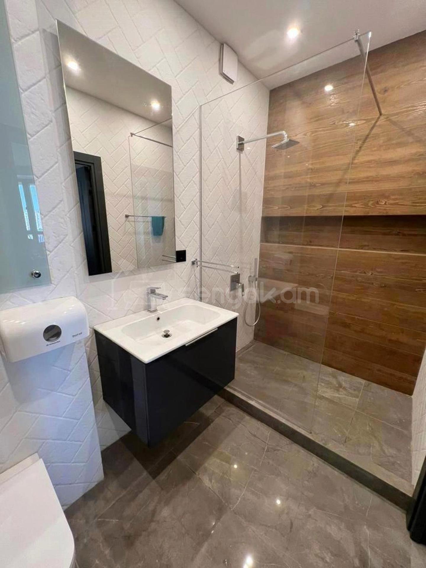 2 Սենյականոց Բնակարան, 70քմ, 13/15 հարկ, Դիզայներական Վերանորոգված, Կահավորված, Արևկող