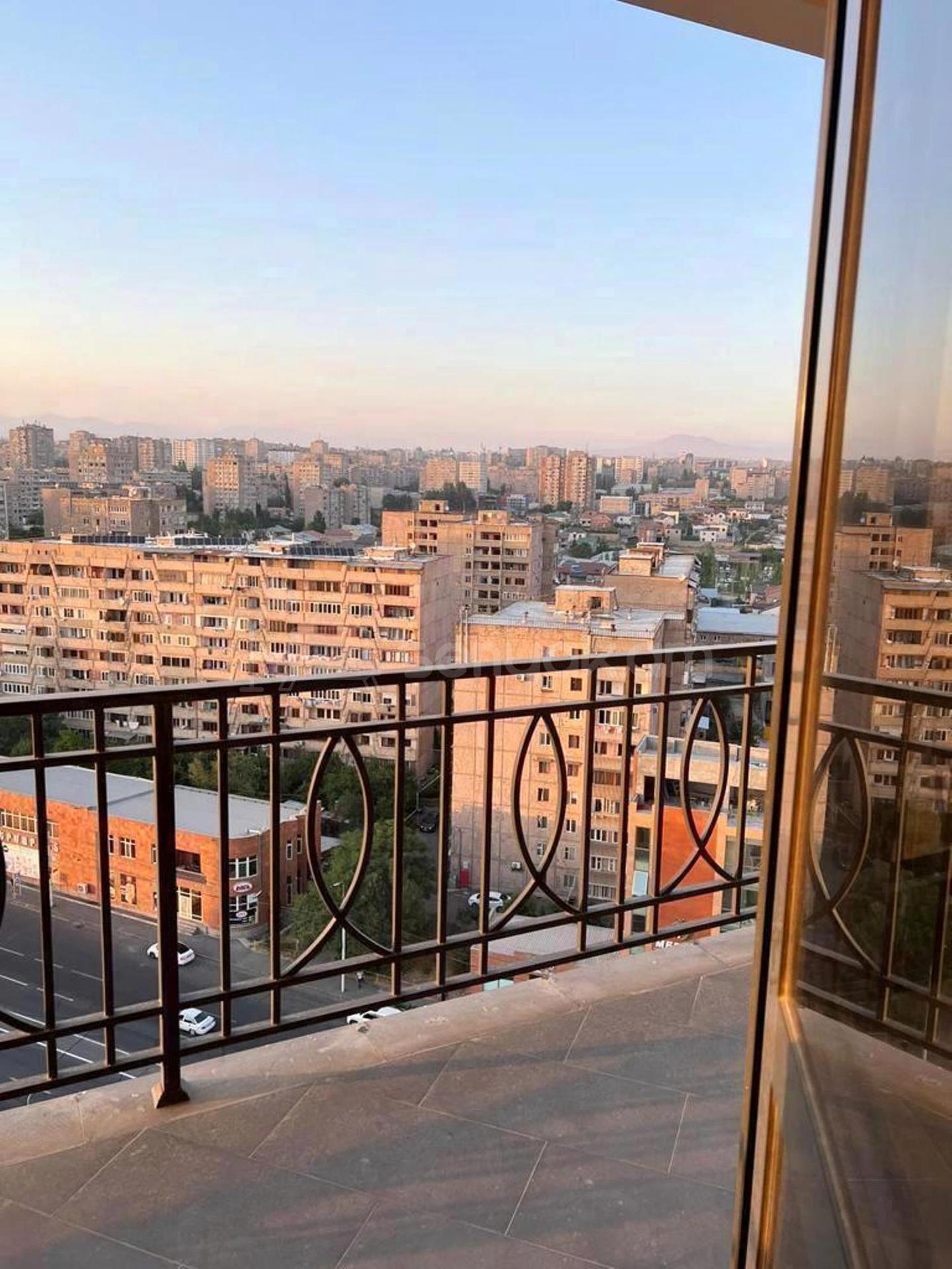 2 Սենյականոց Բնակարան, 70քմ, 13/15 հարկ, Դիզայներական Վերանորոգված, Կահավորված, Արևկող