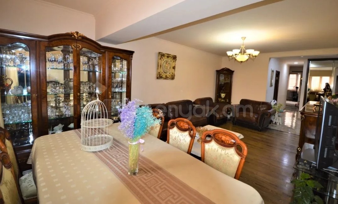 4 Սենյականոց Բնակարան Քարե Շենքում, 124քմ, 3/5 հարկ, Կապիտալ Վերանորոգված