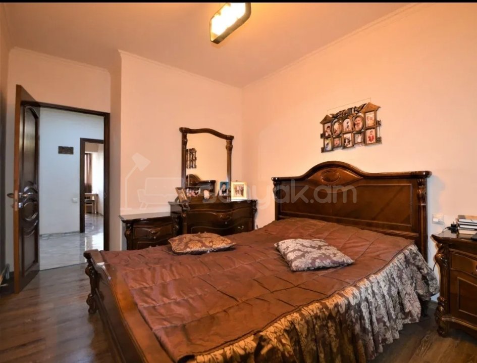 4 Սենյականոց Բնակարան Քարե Շենքում, 124քմ, 3/5 հարկ, Կապիտալ Վերանորոգված