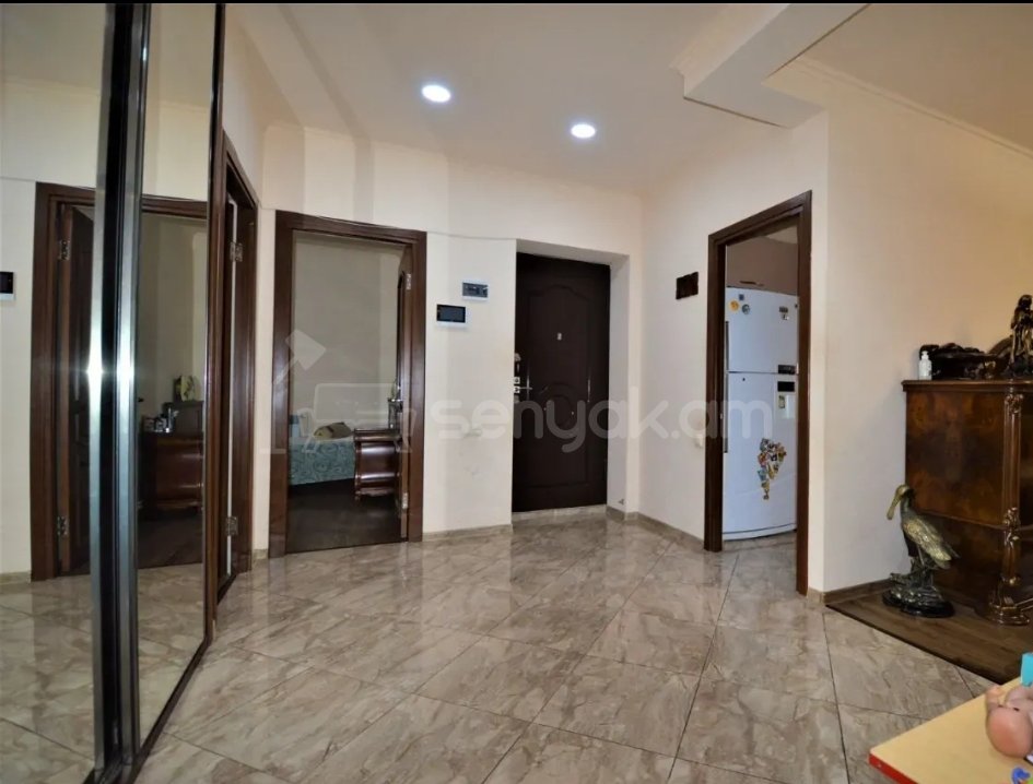 4 Սենյականոց Բնակարան Քարե Շենքում, 124քմ, 3/5 հարկ, Կապիտալ Վերանորոգված