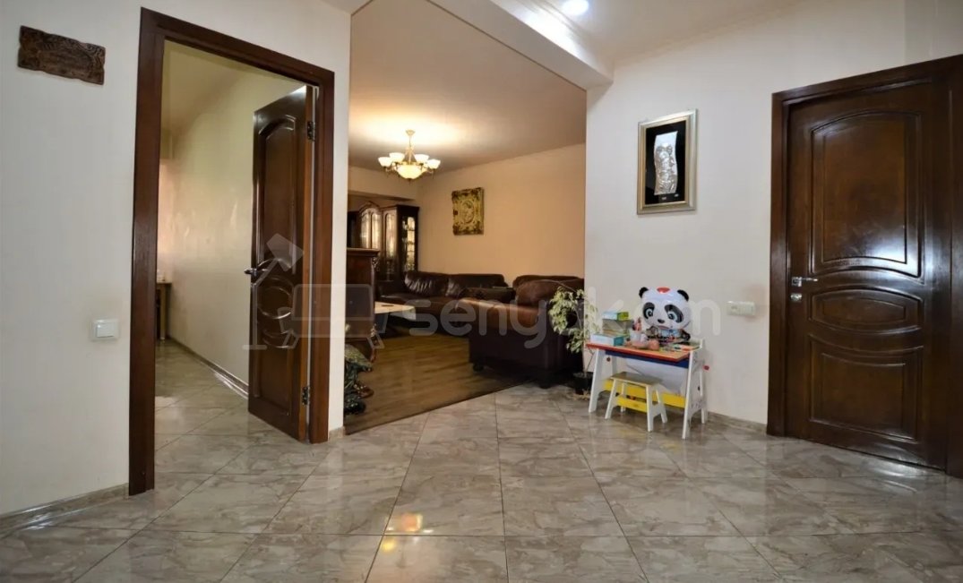 4 Սենյականոց Բնակարան Քարե Շենքում, 124քմ, 3/5 հարկ, Կապիտալ Վերանորոգված