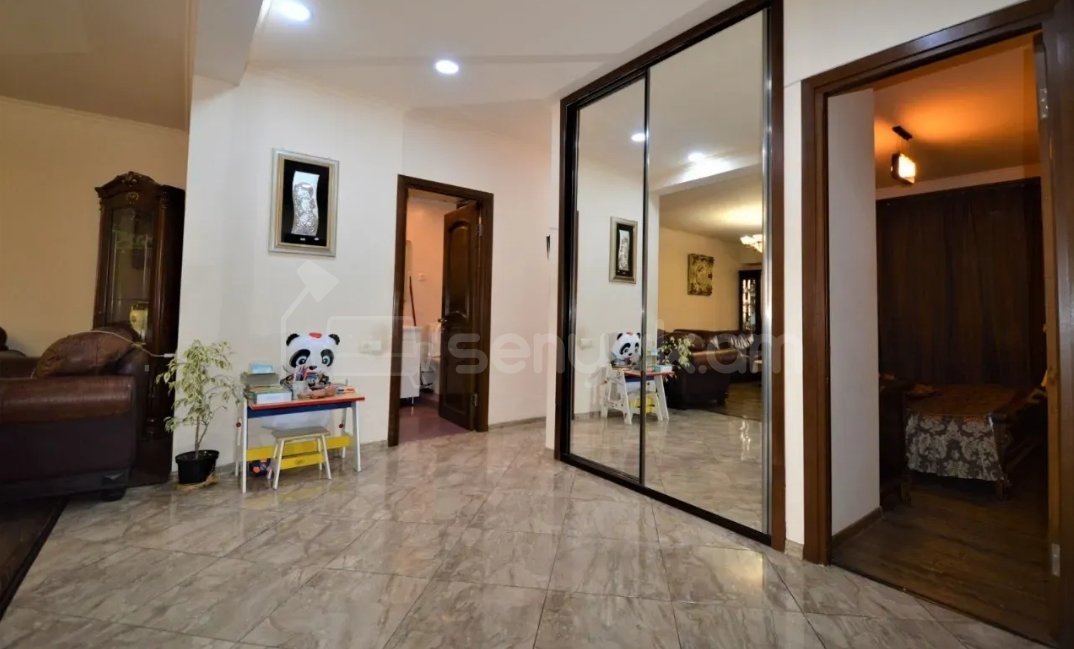 4 Սենյականոց Բնակարան Քարե Շենքում, 124քմ, 3/5 հարկ, Կապիտալ Վերանորոգված