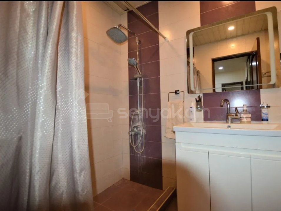 4 Սենյականոց Բնակարան Քարե Շենքում, 124քմ, 3/5 հարկ, Կապիտալ Վերանորոգված